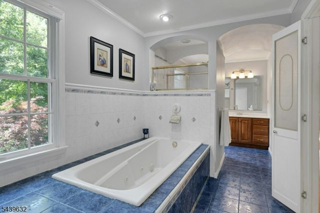20 Lark Ln, Jefferson Twp., NJ 07438