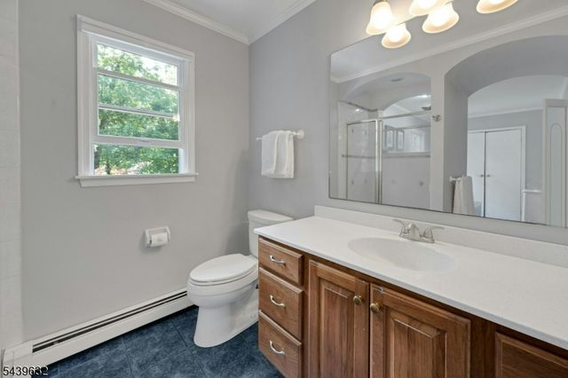 20 Lark Ln, Jefferson Twp., NJ 07438