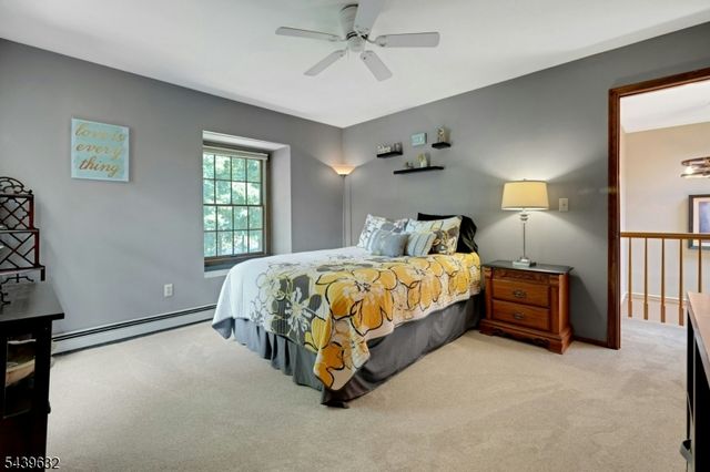 20 Lark Ln, Jefferson Twp., NJ 07438