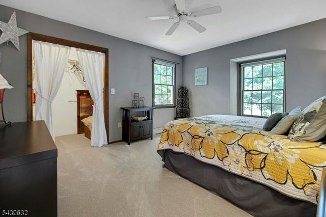 20 Lark Ln, Jefferson Twp., NJ 07438