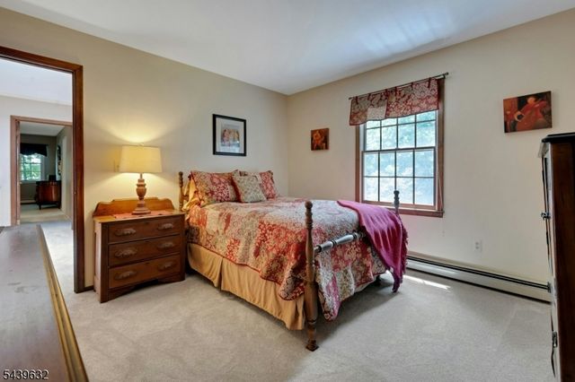 20 Lark Ln, Jefferson Twp., NJ 07438
