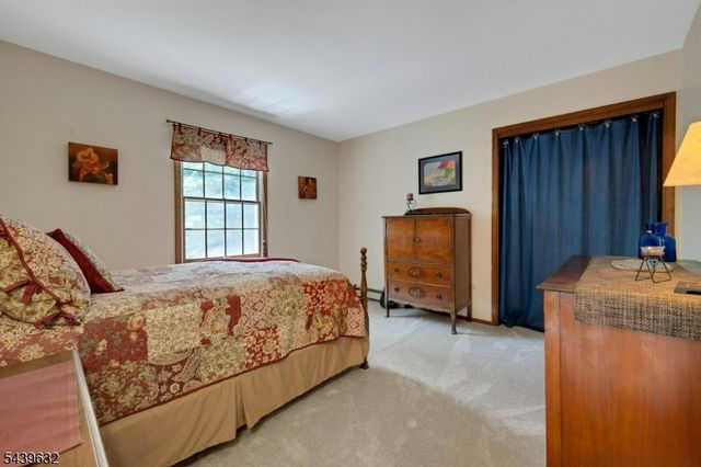 20 Lark Ln, Jefferson Twp., NJ 07438