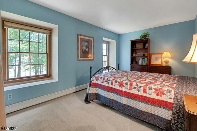 20 Lark Ln, Jefferson Twp., NJ 07438