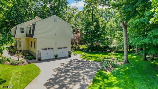20 Lark Ln, Jefferson Twp., NJ 07438