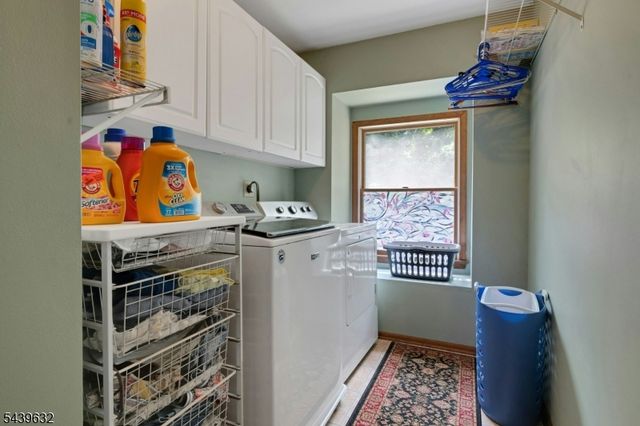 20 Lark Ln, Jefferson Twp., NJ 07438