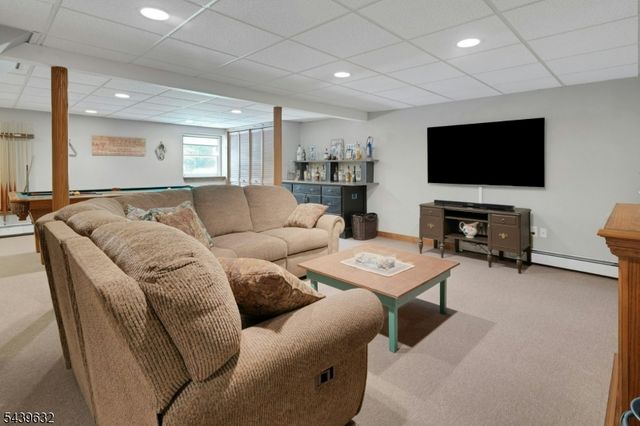 20 Lark Ln, Jefferson Twp., NJ 07438