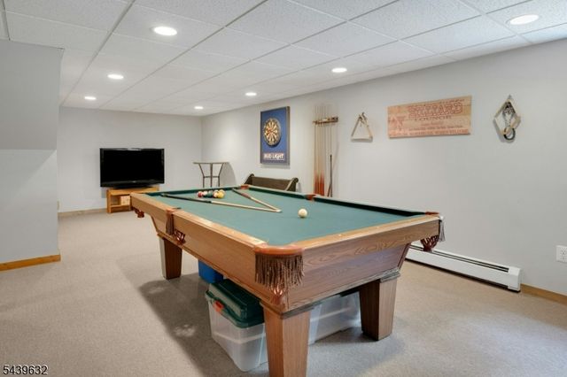 20 Lark Ln, Jefferson Twp., NJ 07438