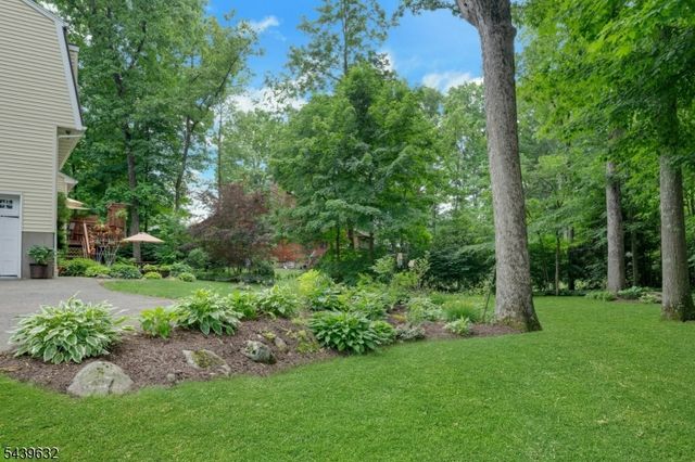 20 Lark Ln, Jefferson Twp., NJ 07438