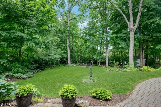 20 Lark Ln, Jefferson Twp., NJ 07438