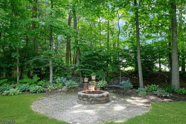 20 Lark Ln, Jefferson Twp., NJ 07438
