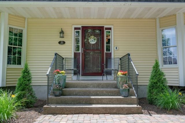 20 Lark Ln, Jefferson Twp., NJ 07438