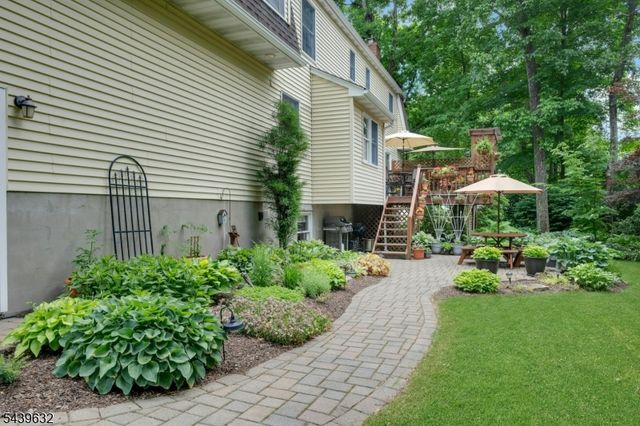 20 Lark Ln, Jefferson Twp., NJ 07438