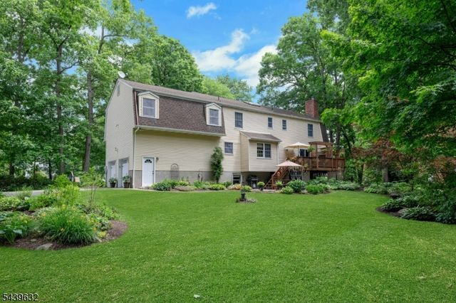 20 Lark Ln, Jefferson Twp., NJ 07438