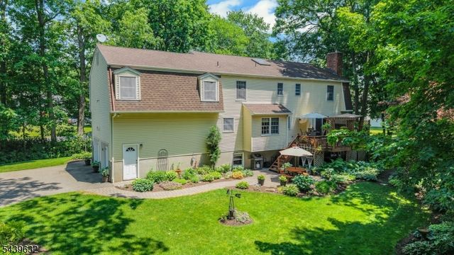 20 Lark Ln, Jefferson Twp., NJ 07438