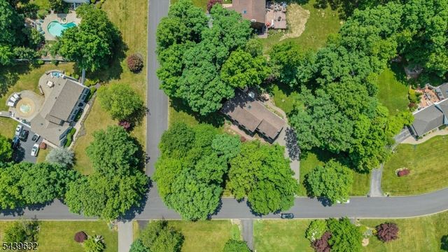 20 Lark Ln, Jefferson Twp., NJ 07438