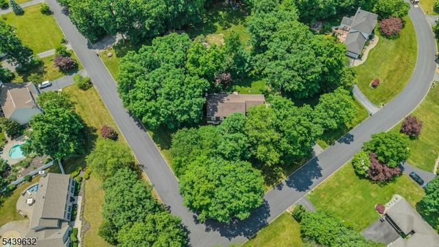 20 Lark Ln, Jefferson Twp., NJ 07438