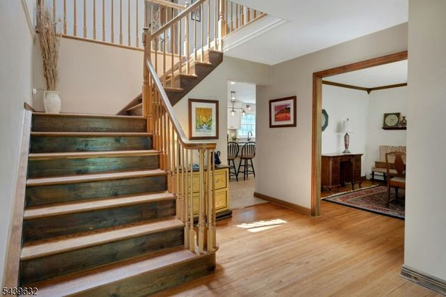 20 Lark Ln, Jefferson Twp., NJ 07438