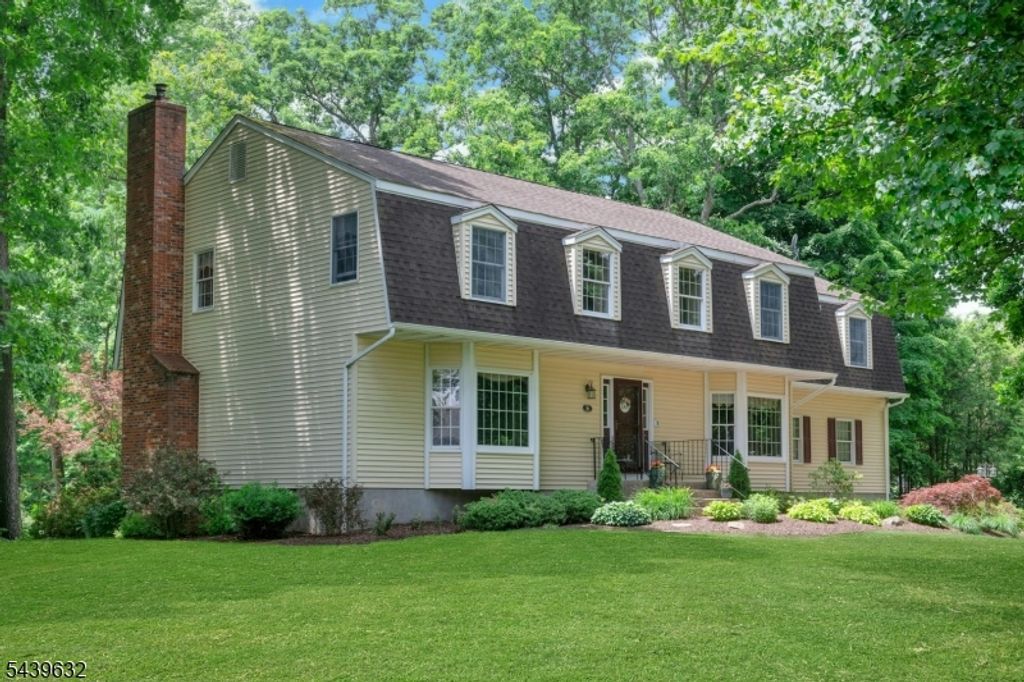 20 Lark Ln, Jefferson Twp., NJ 07438