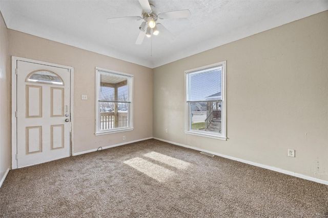 452 8th Avenue SW, Cedar Rapids, IA 52404