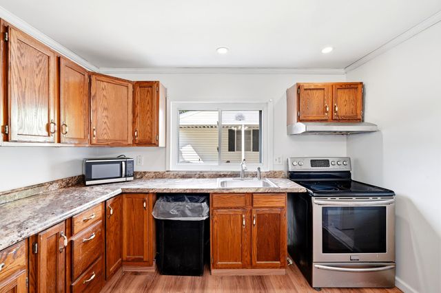 201 McComas Avenue, Barboursville, WV 25504