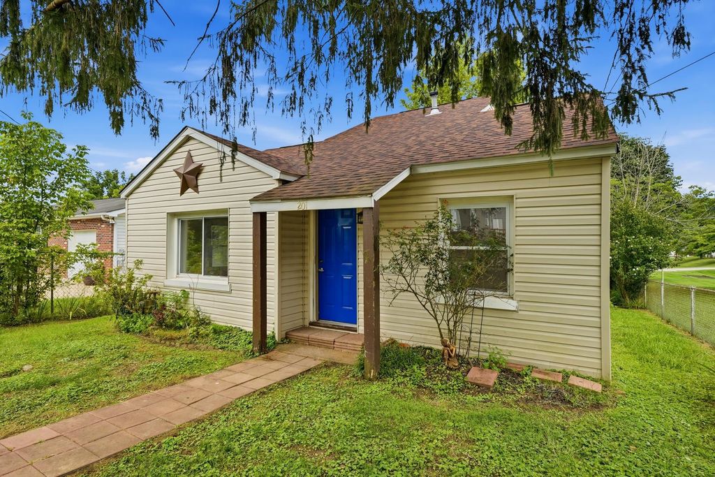 201 McComas Avenue, Barboursville, WV 25504