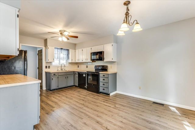 21 Shenandoah Dr., Goddard, KS 67052