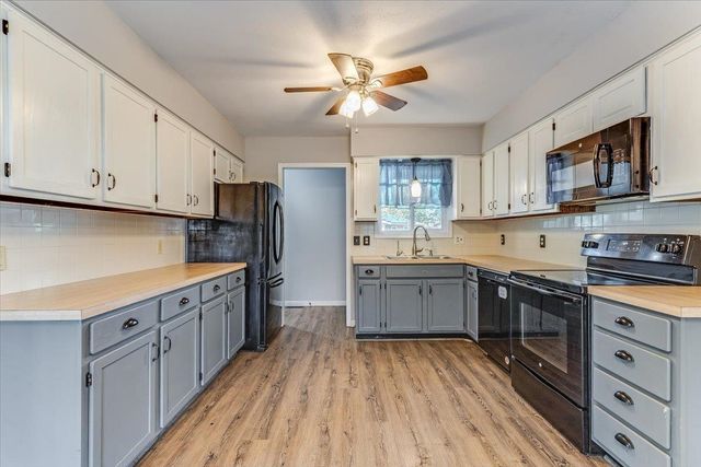 21 Shenandoah Dr., Goddard, KS 67052