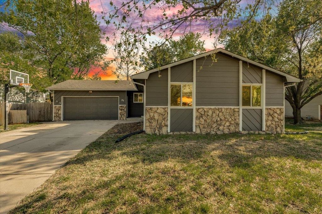 21 Shenandoah Dr., Goddard, KS 67052