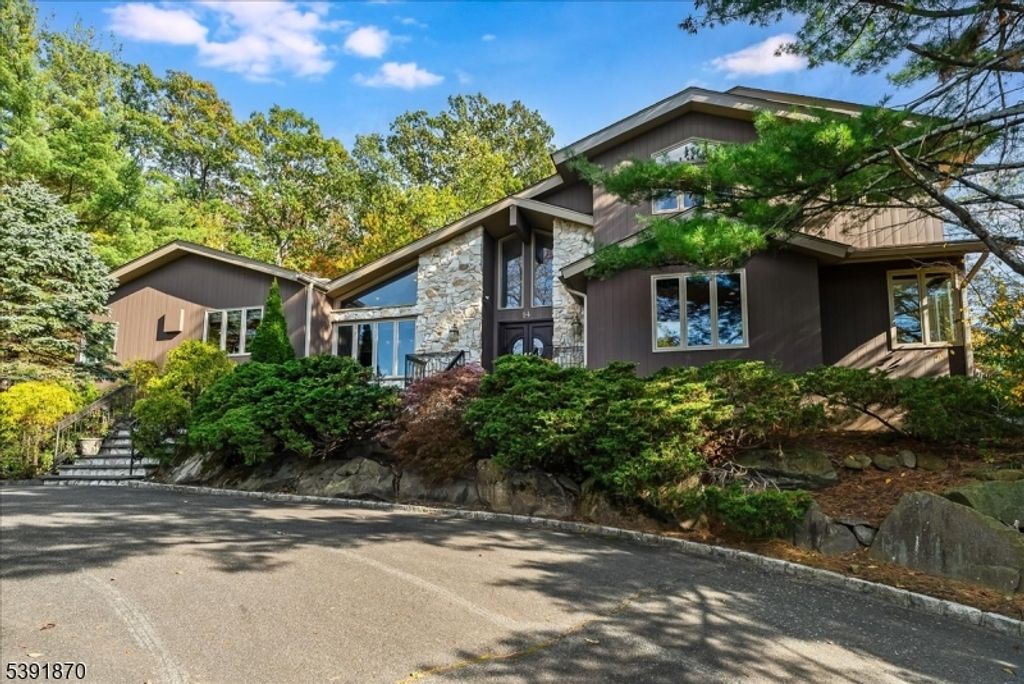 14 Putnam Rd, Livingston Twp., NJ 07039