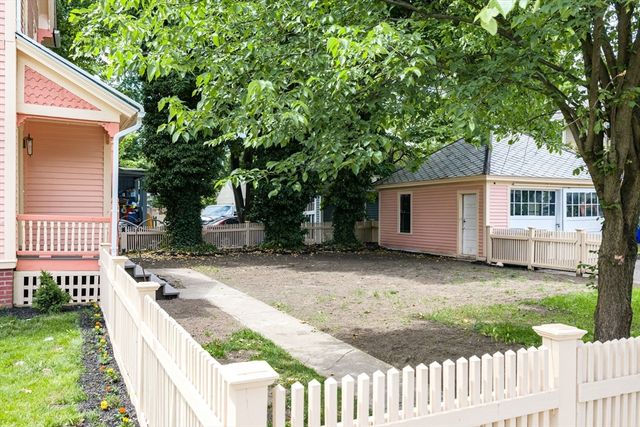 238 Sumner Avenue, Springfield, MA 01108