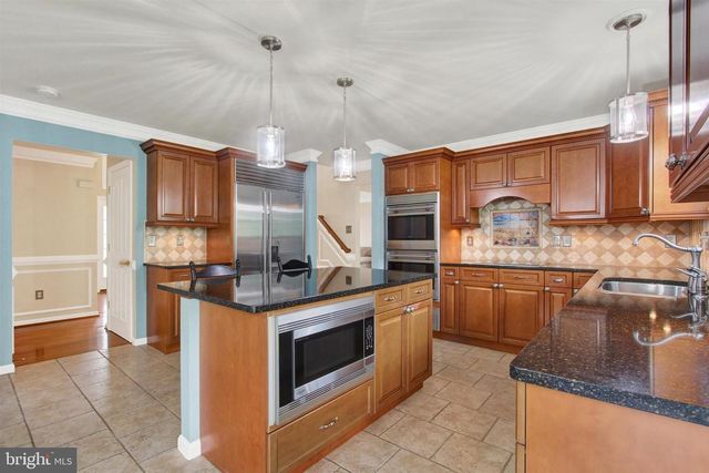 805 CLYDESDALE DR, York, PA 17402