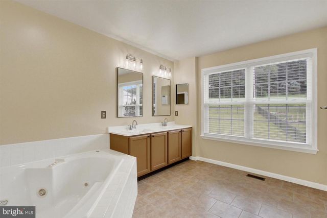 805 CLYDESDALE DR, York, PA 17402