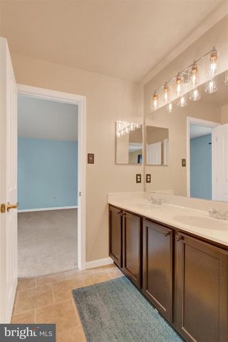 805 CLYDESDALE DR, York, PA 17402