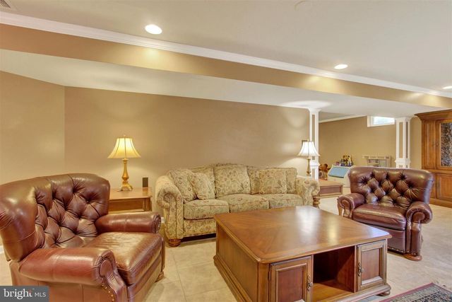 805 CLYDESDALE DR, York, PA 17402