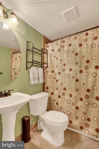 805 CLYDESDALE DR, York, PA 17402