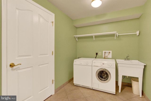805 CLYDESDALE DR, York, PA 17402