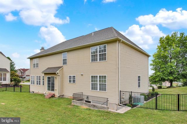 805 CLYDESDALE DR, York, PA 17402
