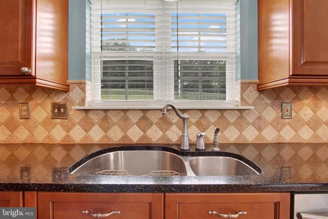 805 CLYDESDALE DR, York, PA 17402