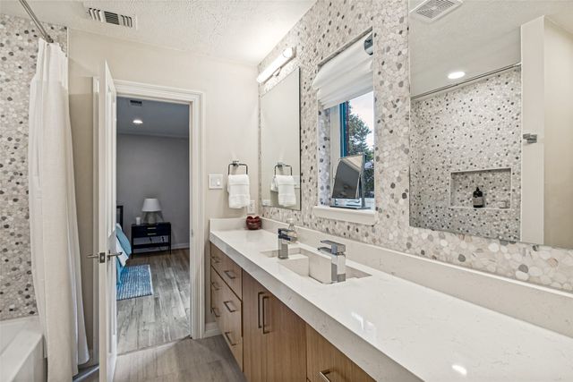 7260 Kenny Lane, Dallas, TX 75230