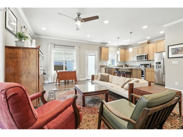 18771 SUNBLAZE Dr, Oregon City, OR 97045