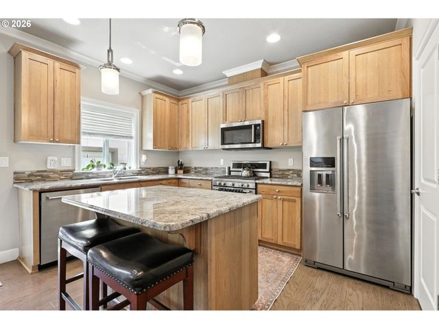 18771 SUNBLAZE Dr, Oregon City, OR 97045