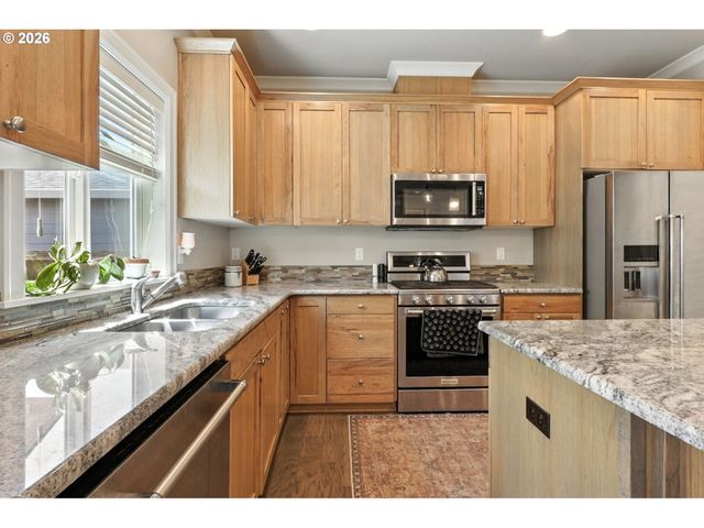 18771 SUNBLAZE Dr, Oregon City, OR 97045