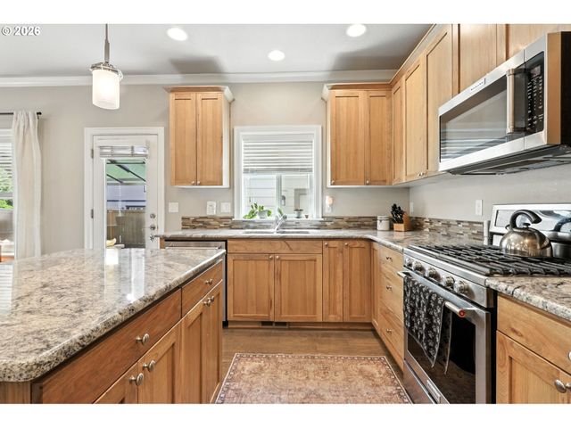 18771 SUNBLAZE Dr, Oregon City, OR 97045