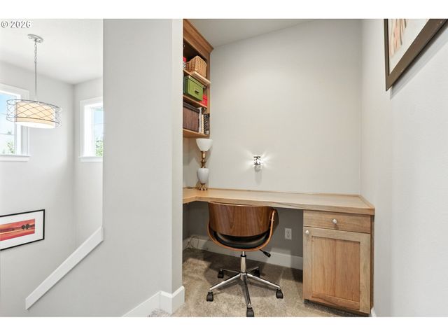 18771 SUNBLAZE Dr, Oregon City, OR 97045