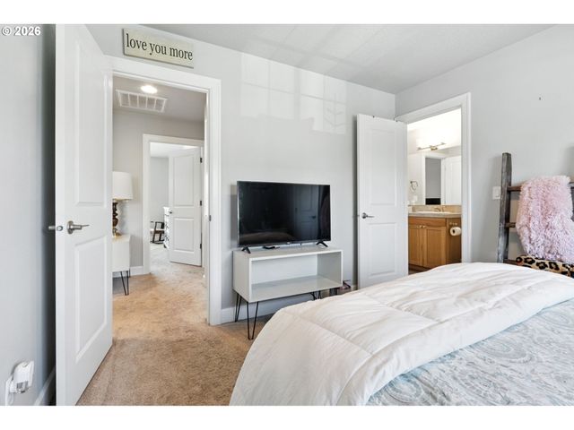 18771 SUNBLAZE Dr, Oregon City, OR 97045