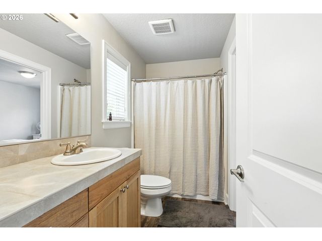 18771 SUNBLAZE Dr, Oregon City, OR 97045