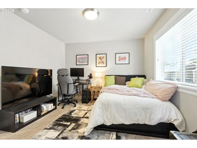 18771 SUNBLAZE Dr, Oregon City, OR 97045