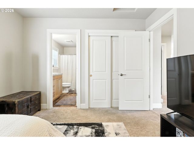 18771 SUNBLAZE Dr, Oregon City, OR 97045