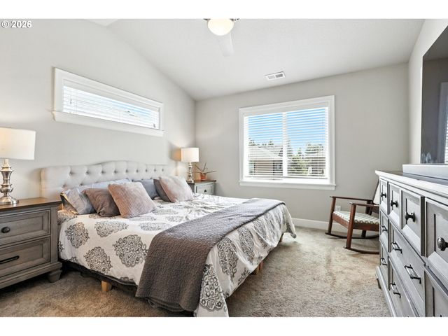 18771 SUNBLAZE Dr, Oregon City, OR 97045