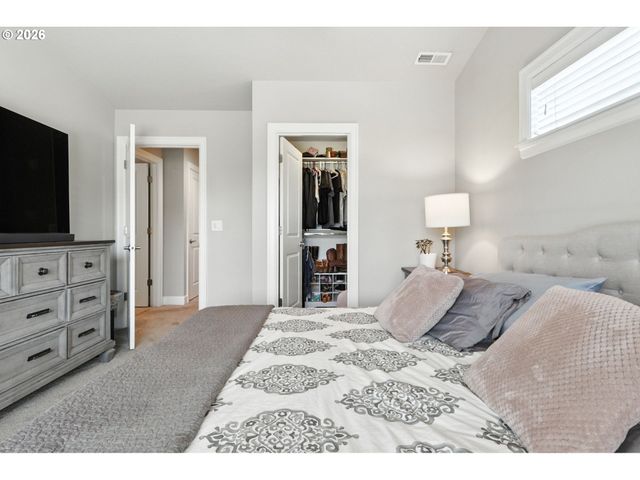 18771 SUNBLAZE Dr, Oregon City, OR 97045